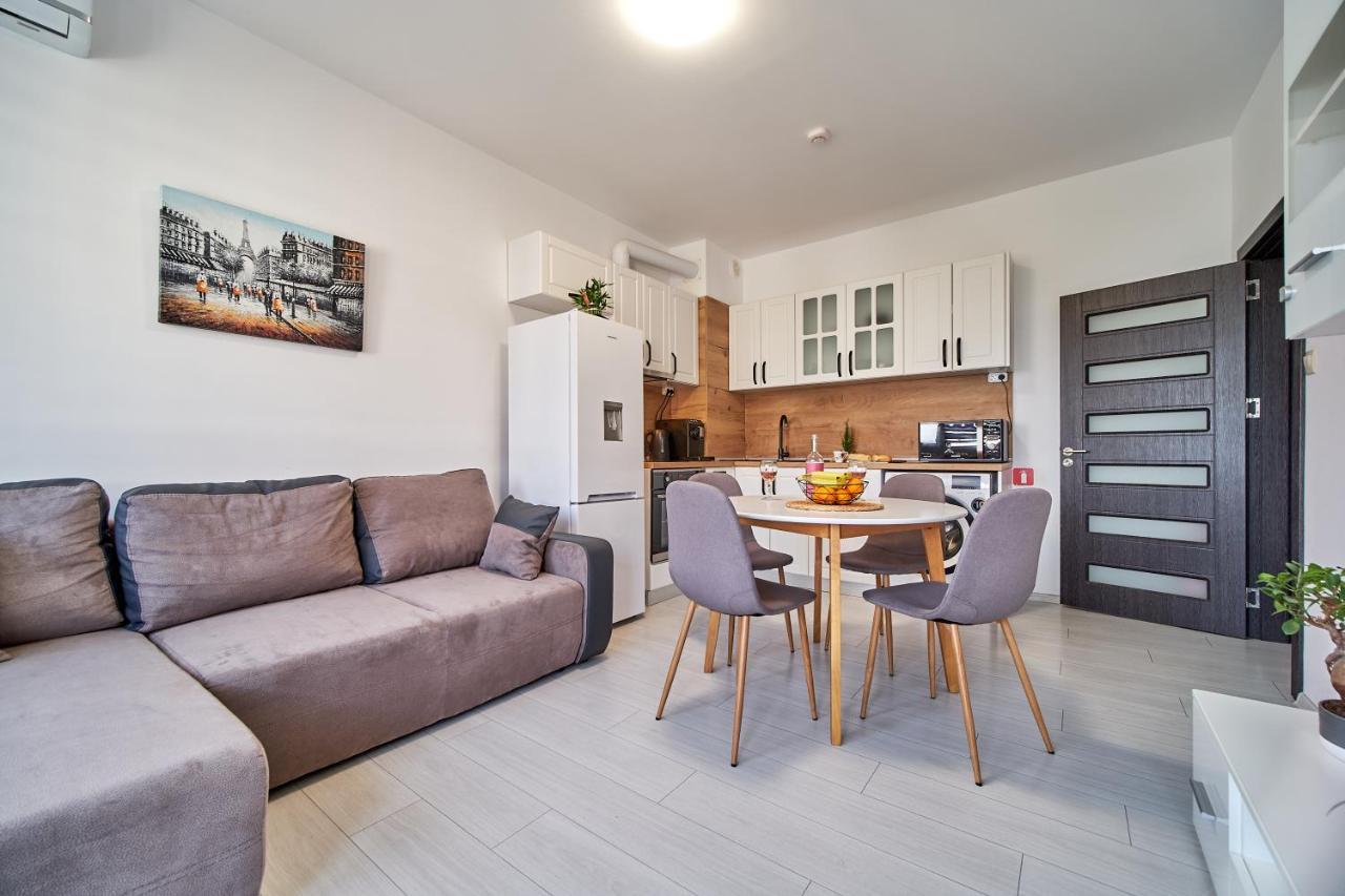 Cozy Apartment With Balcony On The Black Sea- Part Of The Family 'Vicki Apart Варна Екстериор снимка