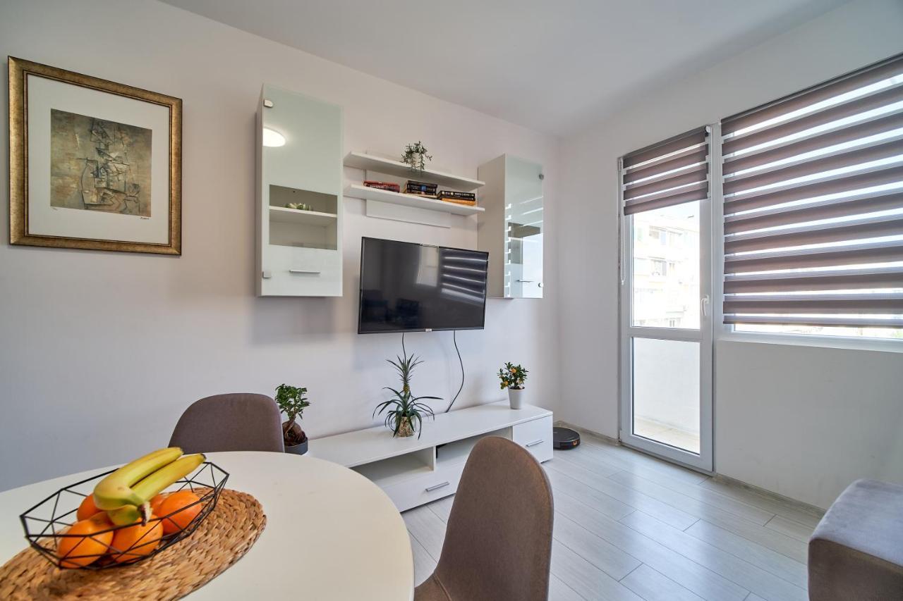Cozy Apartment With Balcony On The Black Sea- Part Of The Family 'Vicki Apart Варна Екстериор снимка