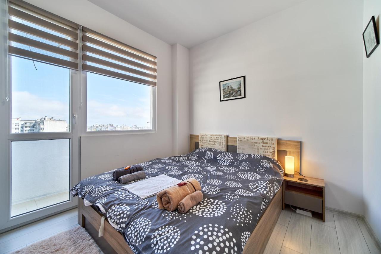 Cozy Apartment With Balcony On The Black Sea- Part Of The Family 'Vicki Apart Варна Екстериор снимка